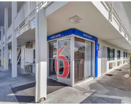 南加州聖羅莎 6 號汽車旅館（Motel6 Santa Rosa - South） 聖羅莎酒店