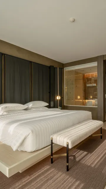 ห้องดีลักซ์ เตียงใหญ่ 1 เตียง