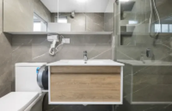 Prime Rooms w/ AC - Seconds to Central CBD - Shared Bathroom