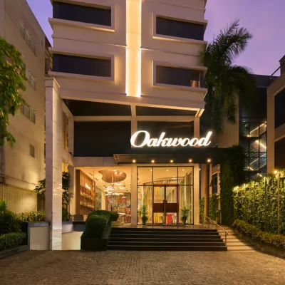 Oakwood Hotel & Apartments Saigon Các khách sạn gần Khu du lịch Bình Quới 2
