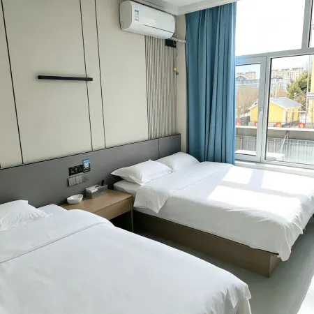 Jiayin Along the Way Holiday Hotel