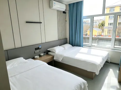 Jiayin Along the Way Holiday Hotel