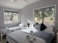 Hay Caravan Park - مسبح