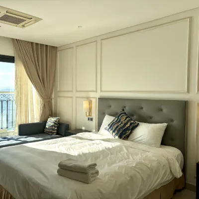 GOLDEN BAY OCEAN VIEW APARTMENT Hotels near Thuan Phuoc Field