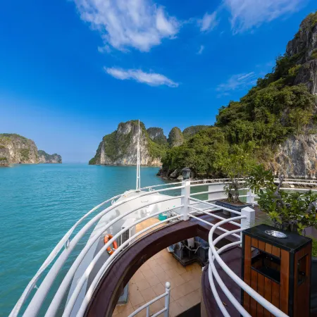Swan Cruises Halong - Off-The-Beaten-Path Route