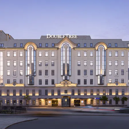 DoubleTree Moscow Arbat (Даблтри Москва Арбат) Отели рядом с достопримечательностью «Оружейная»