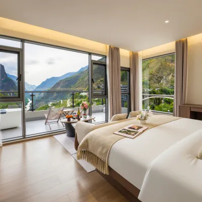 Shangri-La Central Tiger Leaping Canyon Dream Boutique B&B Hotels near Middle Tiger Leaping Gorge, Shangri-La, Yunnan