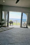Ocean Rhythms II- New, Stylish Oceanfront 888 Studio - 酒吧