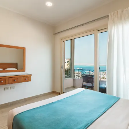 Peaks -Delmar Apartments