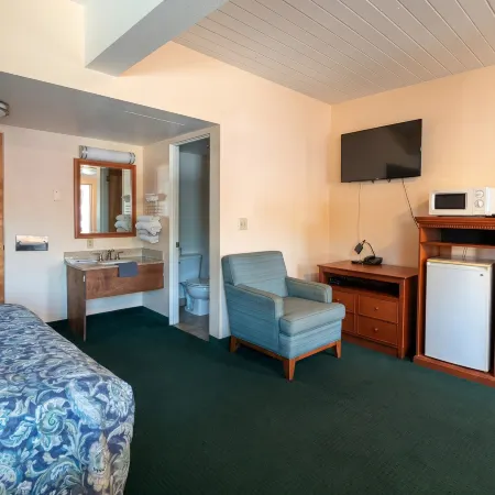 Travelers Inn by OYO Longview Kelso