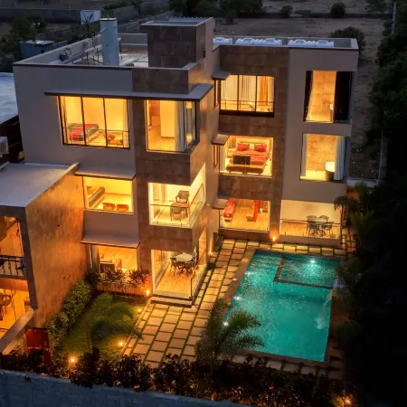 Samudhra Beach Villa,Mahabalipuram- Sea view, Pool & Lawn