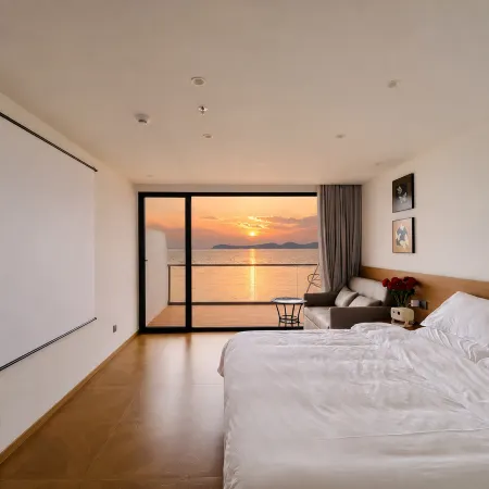 Zhuixun · Designer Full Lake View Homestay