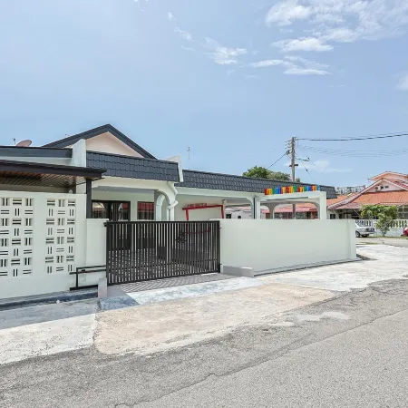 Jonker Street Swimming Pool with Karaoke Villa - Not Only Stay