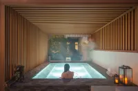 Wudang Mountain Tai Chi Guanyi Hot Spring Resort - ที่มีฟิตเนส