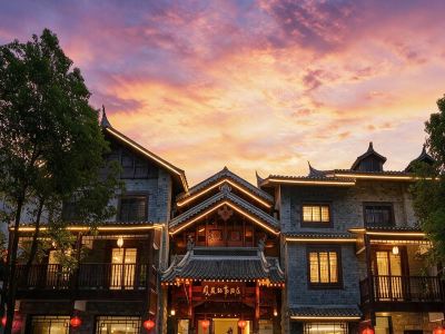 Fenghuang Story Hotel (Tuo River, Hongqiao Bridge, Ancient Town Center)