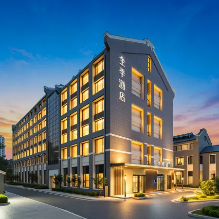 JI Hotel (Yancheng High-Speed Railway Station Baolong Square)