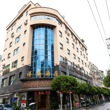 Xianghua Hotel (Longli Snack Street)
