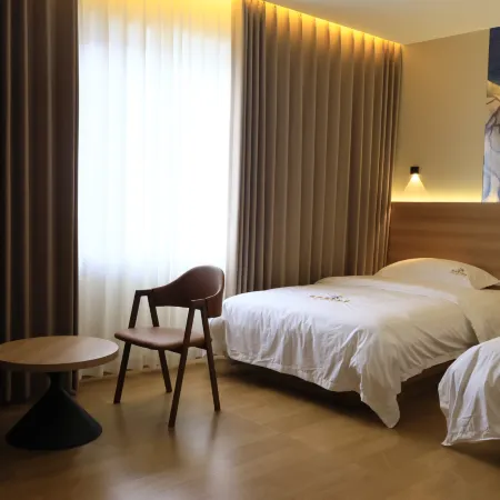 Mojiang Zhuri Holiday Hotel