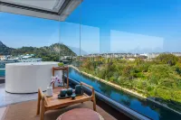 Li River Landscape · Riverside Courtyard Hotel( Elephant Trunk Hill and Two Rivers & Four Lakes)