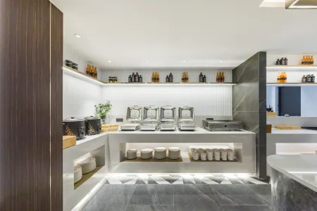 Homeinn Plus Hotel (Shanghai Children's Hospital Lianhua Road Subway Station) Отели рядом с достопримечательностью «Nanfang Xiuxian Guangchang Taiwan Fengqing Street»