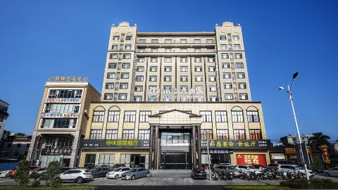 Luckyever Grand Hotel (Danzhou Summer Square) in Danzhou