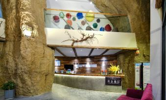 Gongjin Lianri Ecological Cave Hotel (Daocheng Yading Branch)