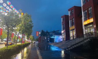 Super 8 Hotel ( Yunding Market Daomi Post Station Branch)