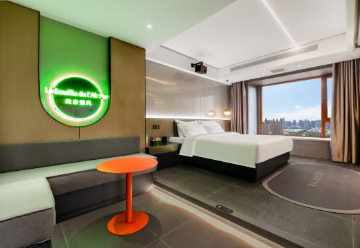 라이트 청타오 호텔 내부 공용 공간