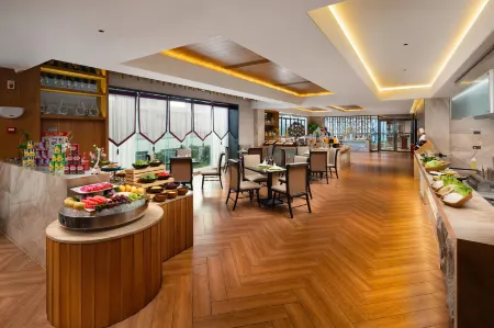 Relins Grand Madison Отели рядом с достопримечательностью «Dongpu Park»