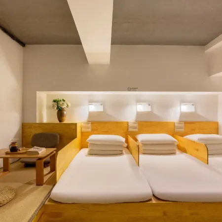 The Pagoda Light Hotel Отели рядом с достопримечательностью «Станция метро Fuchengmen»