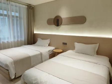 Wudang Mountain Pinshan Hospital Отели рядом с достопримечательностью «Langmei Temple»