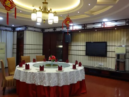 Luhe Guest Hotel Отели в г. Лухэ