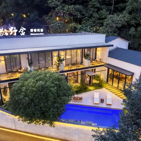 Shining moon hotel