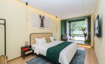 Floral Hotel · Valley Haven Private Spring Courtyard Hotel