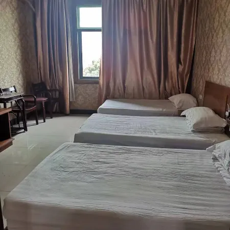 Longyou Jiali Business Hotel