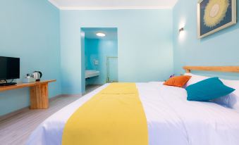 Wushe Homestay (Dunhuang Mingsha Mountain Crescent Moon Spring)