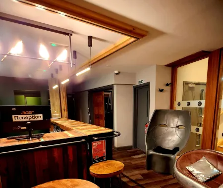 Pinnacle Suites Hotel