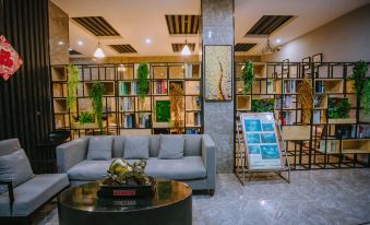 Zhenxiong Phoenix Business Hotel