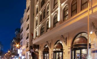 MAY DE VILLE Lakeside Hotel