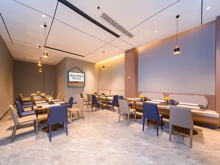 Echarm Hotel (Xianning Hot Spring Center Flower Bed) Отели рядом с достопримечательностью «Taiyi Statue of God»