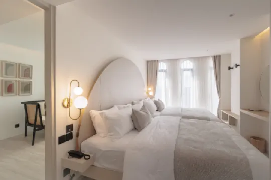 CORRIDOR 2407 Hotel Отели рядом с достопримечательностью «Ват Арун»