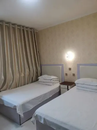 Chengdu Hotel Отели рядом с достопримечательностью «Thousand-Buddha Cave»