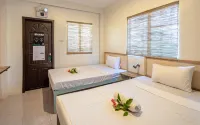 Mad Monkey Panglao