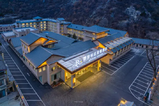 Grand Rezen Jiuzhaigou Resort Отели в г. Цзючжайгоу