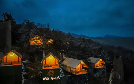 Longyin Cangshanxiao Hotel (Jiuhuang Mountain Rear Scenic Area) Отели рядом с достопримечательностью «Ape Cavern in Jiuhuang Mountain»
