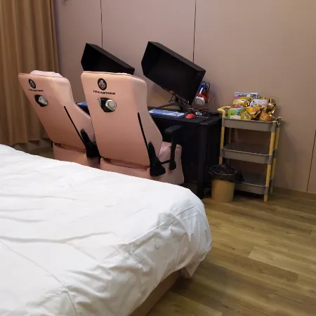 Fengxian Hongru Hotel