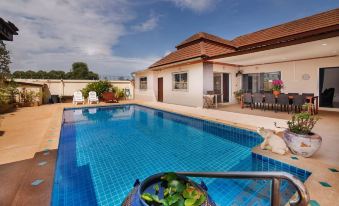 Villa BOS Near the Beach of Jomtien