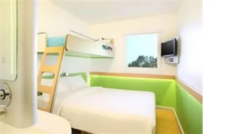 Ibis Budget Semarang Tendean Отели рядом с достопримечательностью «Tugu Muda»