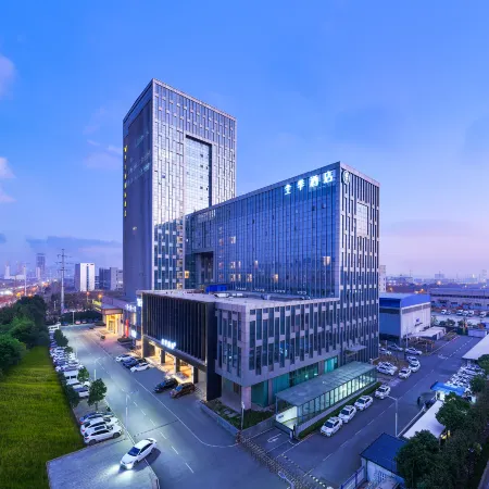 JI Hotel (Wuhan Guanggu Third Road Xiaomi Science and Technology Park) Отели рядом с достопримечательностью «Олимпийский спортивный центр провинции Хубэй-теннисный зал»