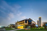Homeinn Plus Hotel (Haining Xucun Town Government Hanghai Wanduo City) Hotel di Haining